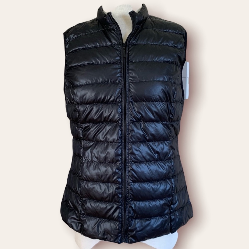 H&M women’s Ultra Light Quilted vest size M